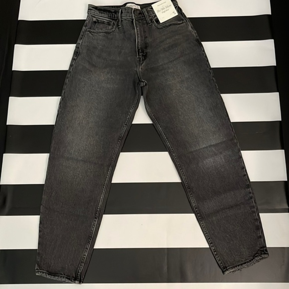 ABERCROMBIE AND FITCH THE 80s MOM HIGH RISE